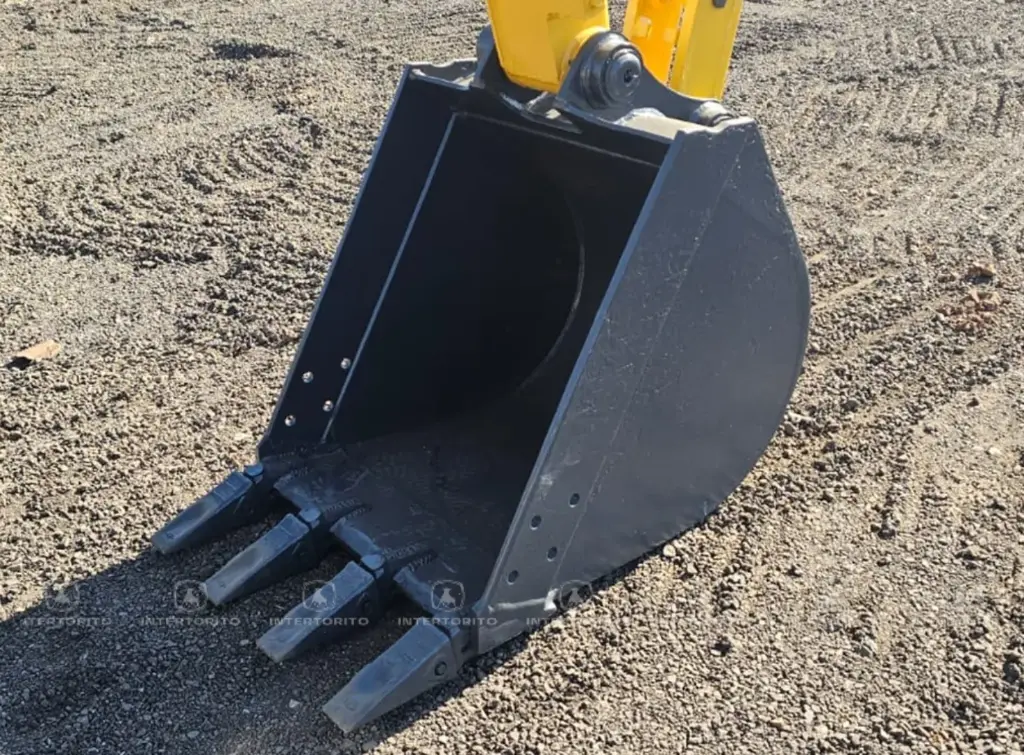 KOMATSU PC58 UU 1726 (12)_13_11zon.webp