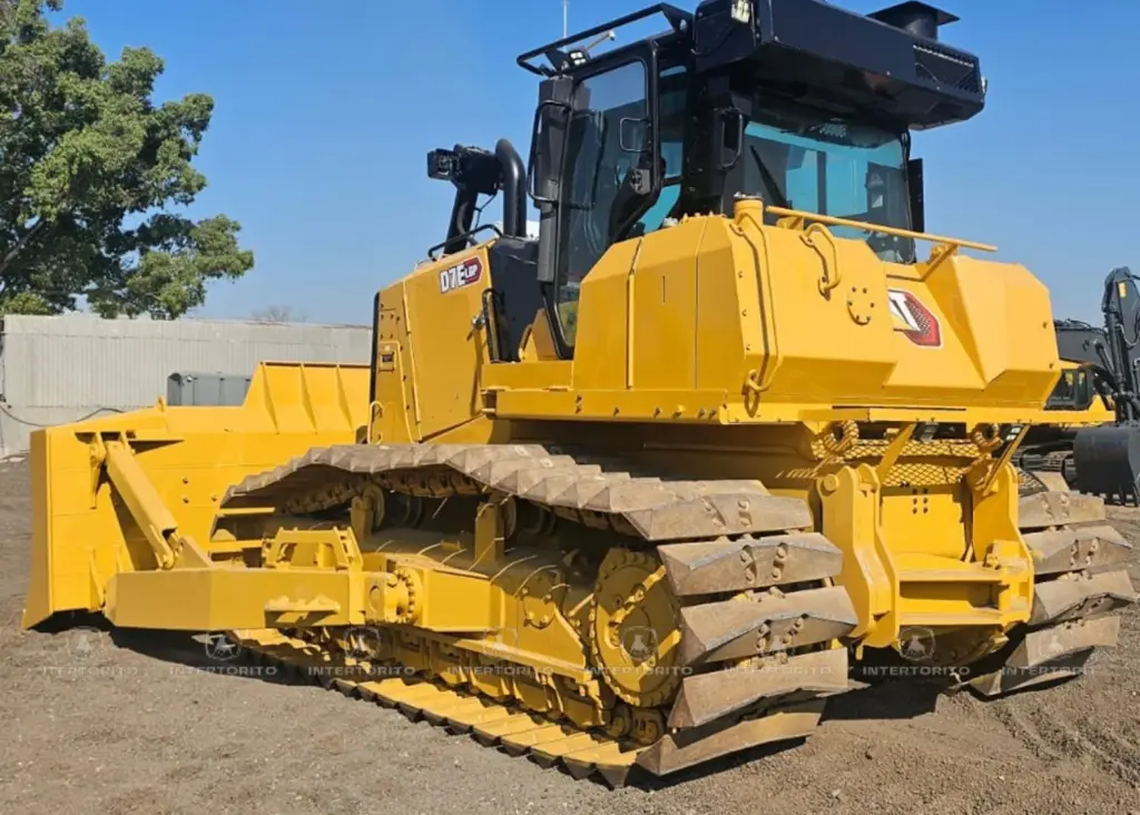 CAT D7E 0393 (15)_7_11zon.webp