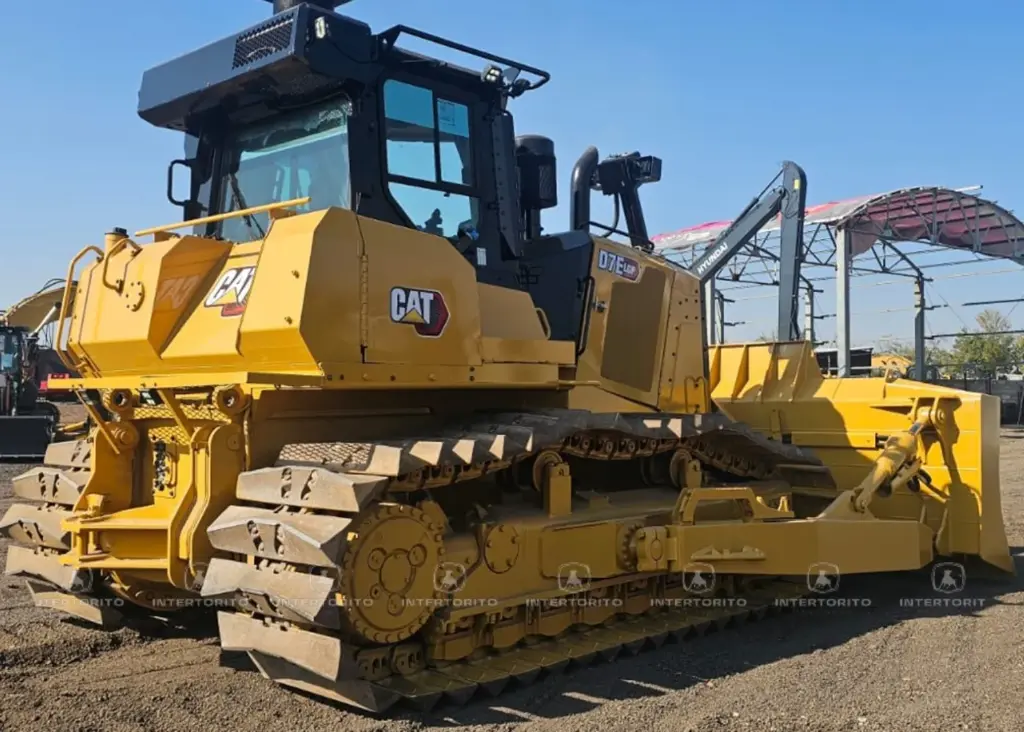 CAT D7E 0393 (14)_6_11zon.webp