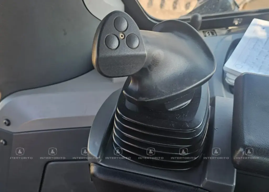 CAT D7E 0393 (6)_19_11zon.webp