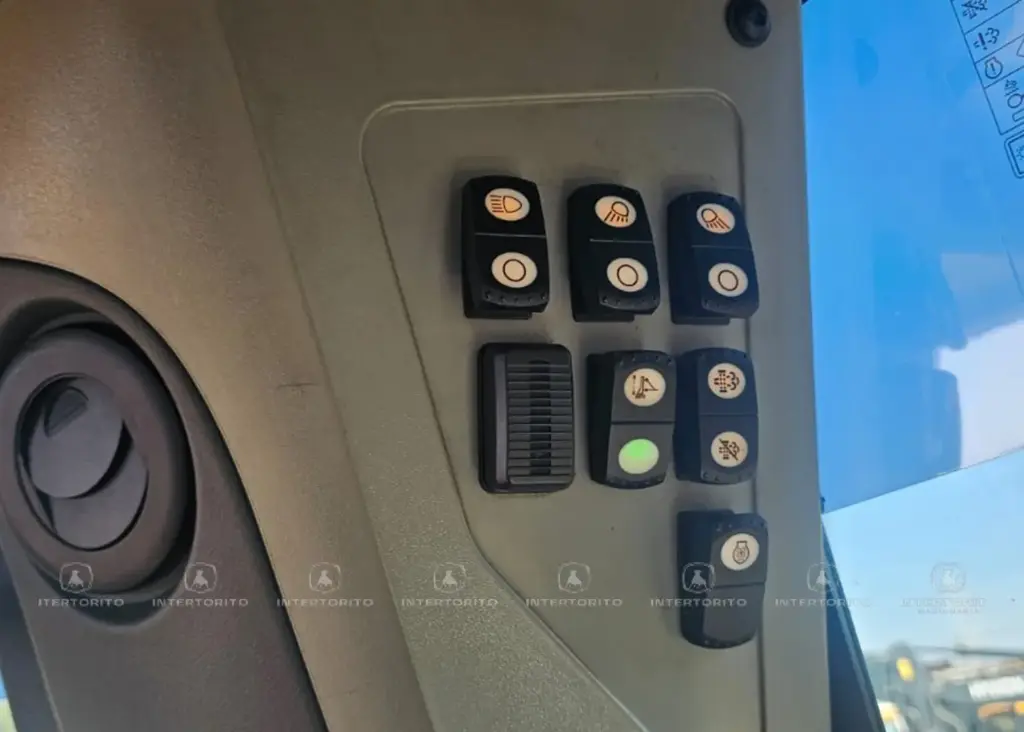 CAT D7E 0393 (5)_18_11zon.webp