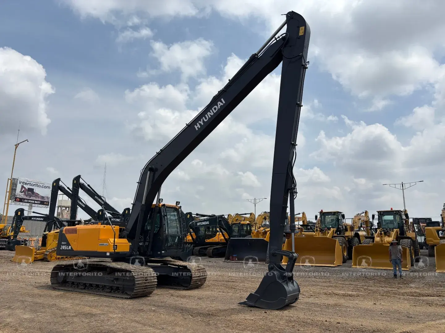 Excavadora HYUNDAI R245 LR | Intertorito