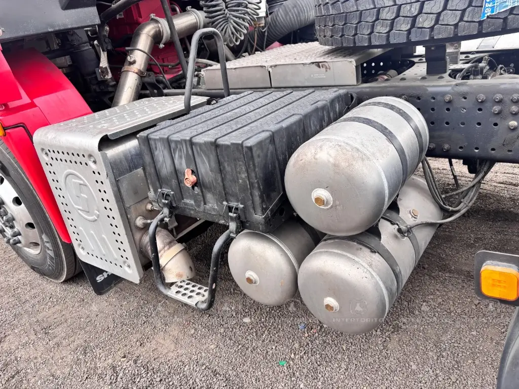 SHACMAN 3000 ROJO (9)_4_11zon.webp