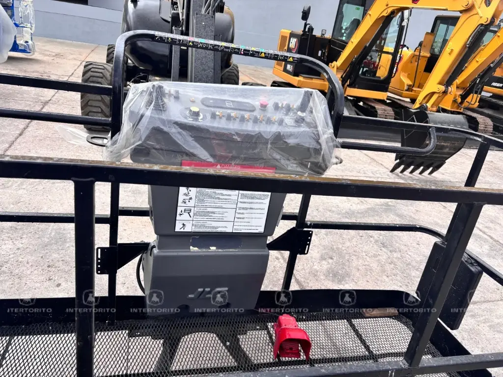 JLG 600AJ 6839 (12)_9_11zon.webp