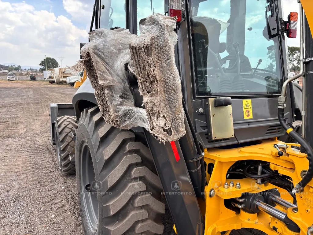 NEW HOLLAND B80C 7886 (5)_14_11zon.webp