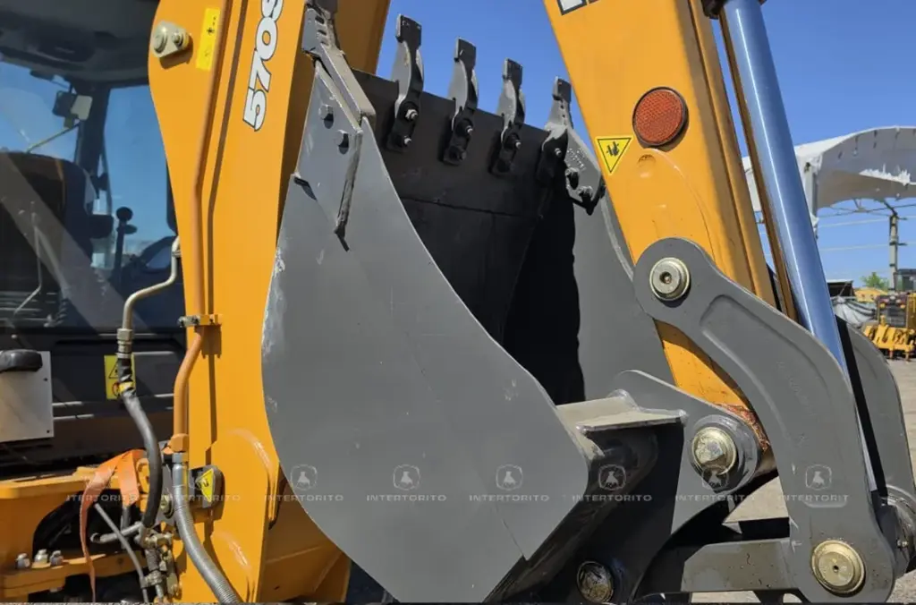 CASE 570SV (9)_3_11zon.webp