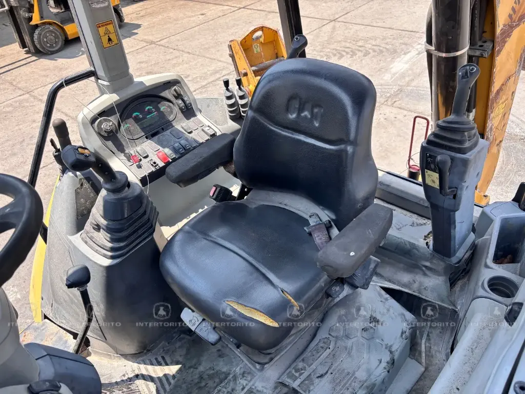 CAT 420F2 1149 (13)_9_11zon.webp