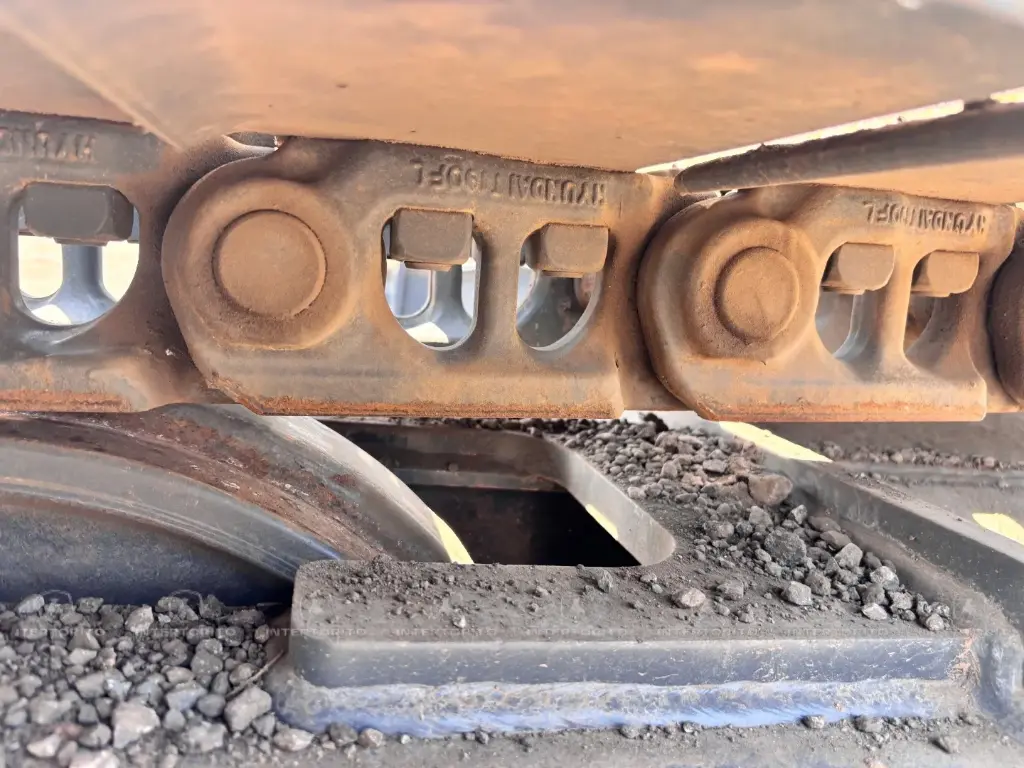 HYUNDAI R215 (11)_3_11zon.webp