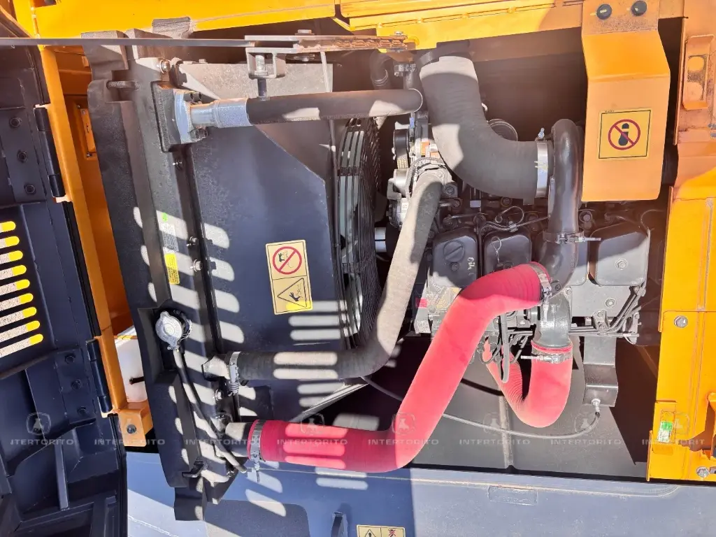 HYUNDAI R215 (14)_6_11zon.webp