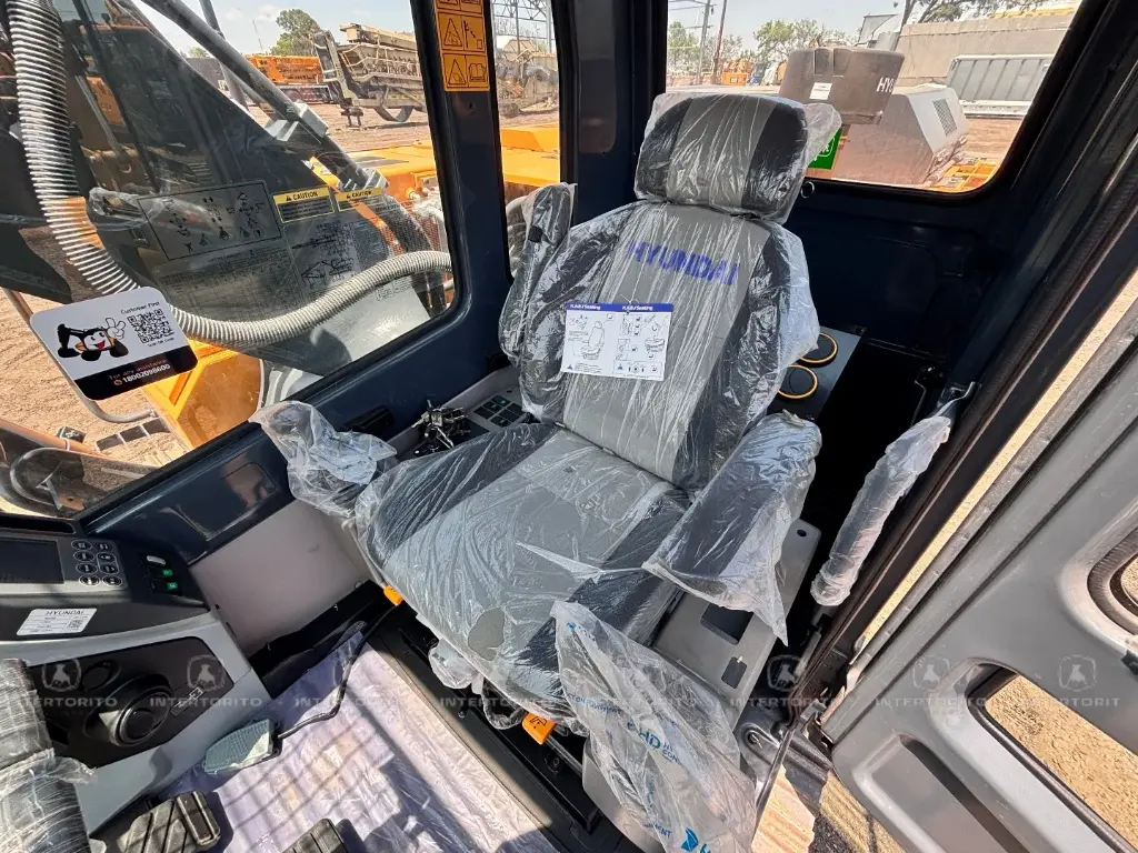 HYUNDAI R215 (17)_9_11zon.webp