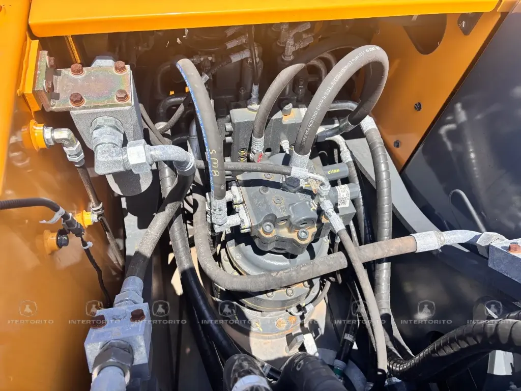 HYUNDAI R215 (16)_8_11zon.webp