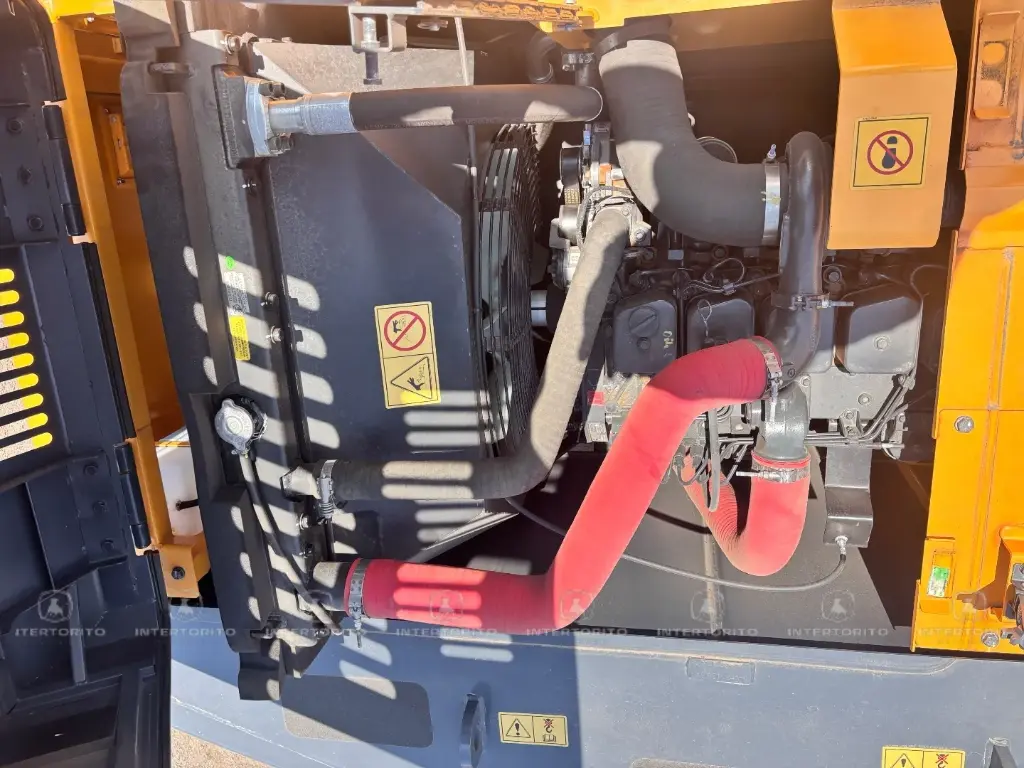 HYUNDAI R215 (15)_7_11zon.webp