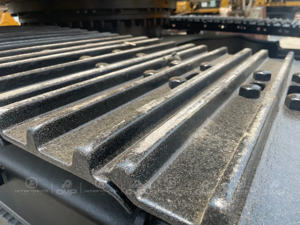 CAT 320 0415 (9).webp