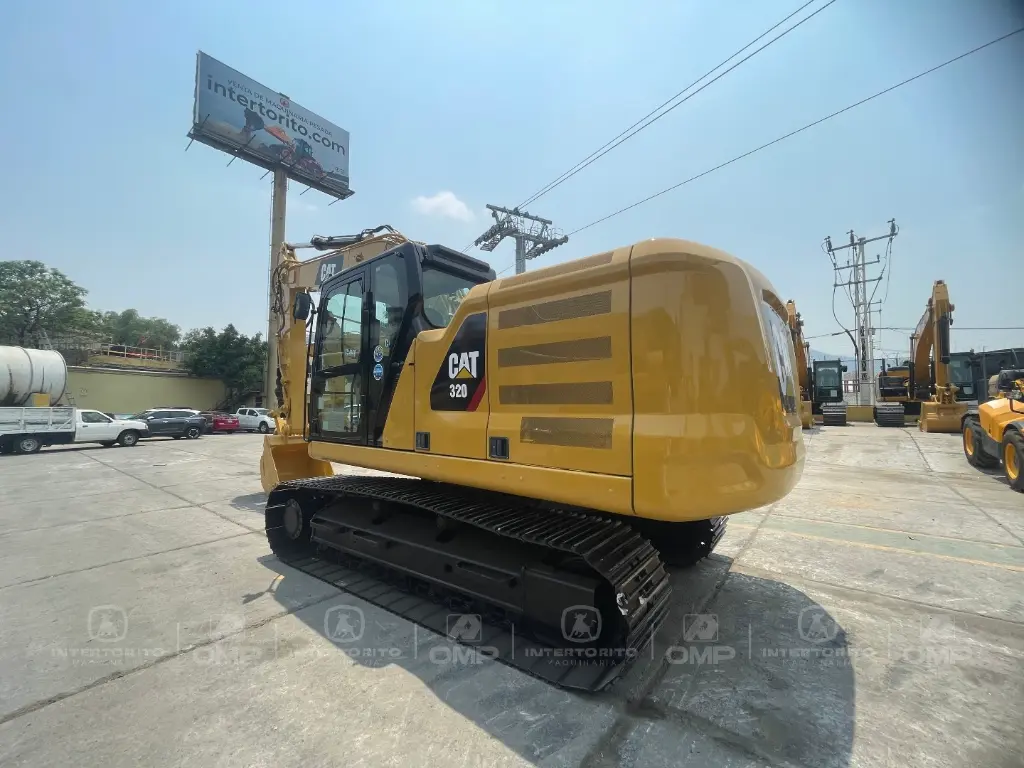 CAT 320 0415 (3).webp