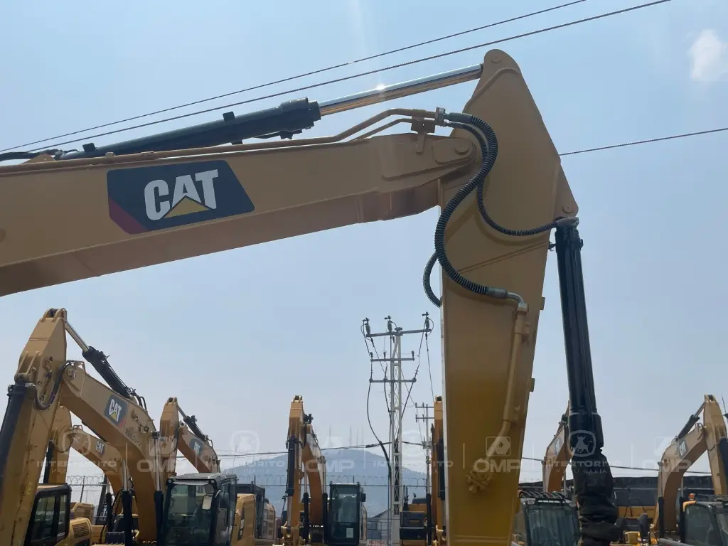 CAT 320 0415 (6).webp