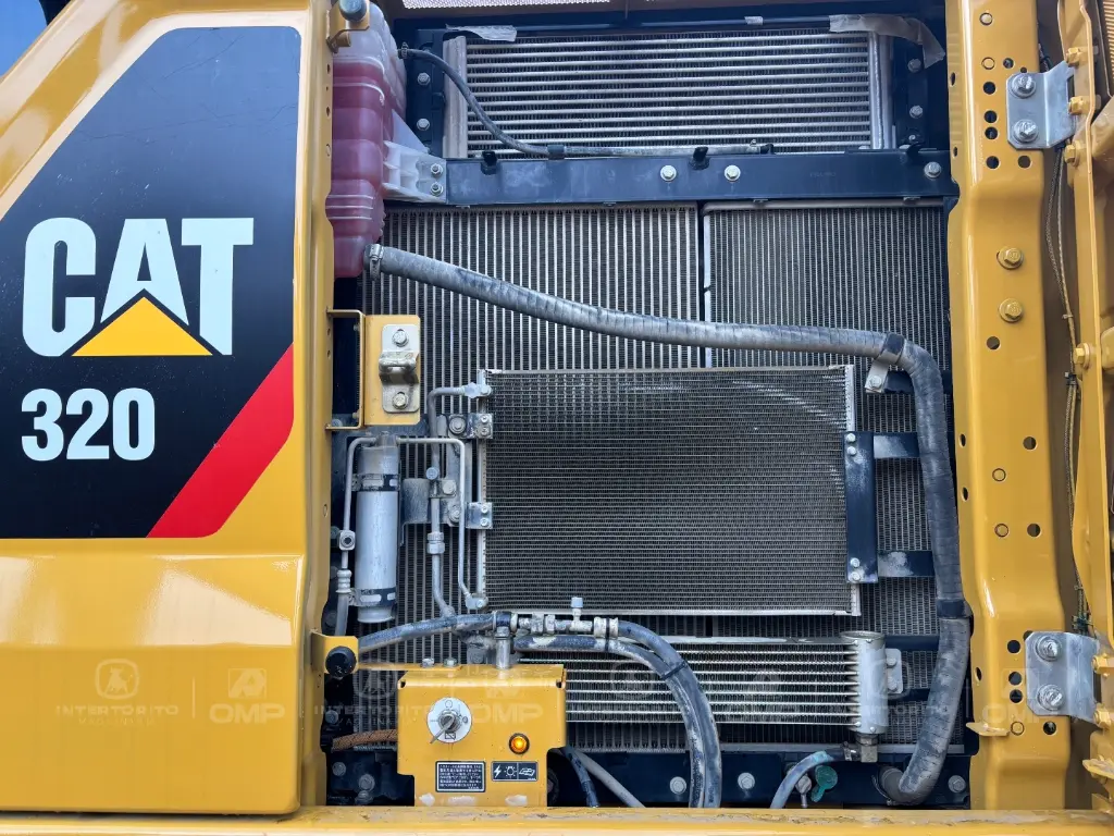 CAT 320 0712 (5).webp