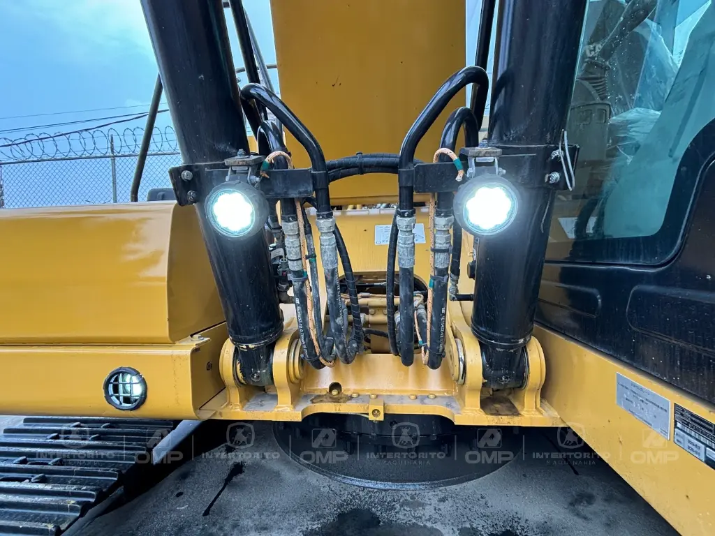 CAT 320 0712 (20).webp