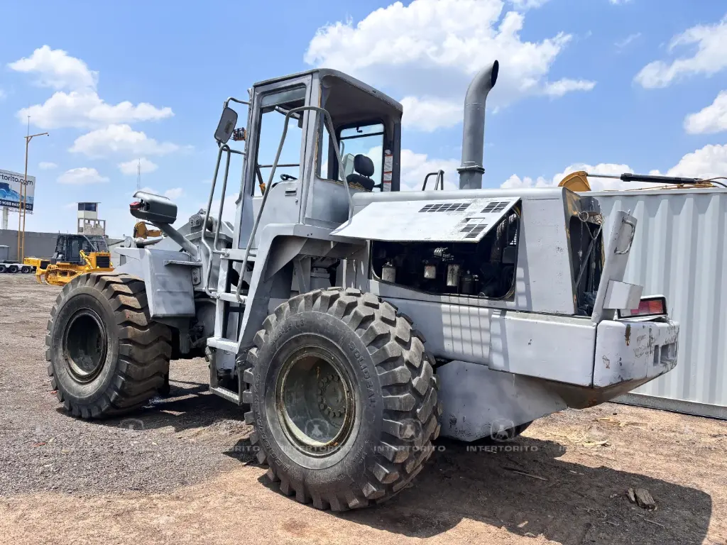 KOMATSU WA320 (4)_4_11zon.webp