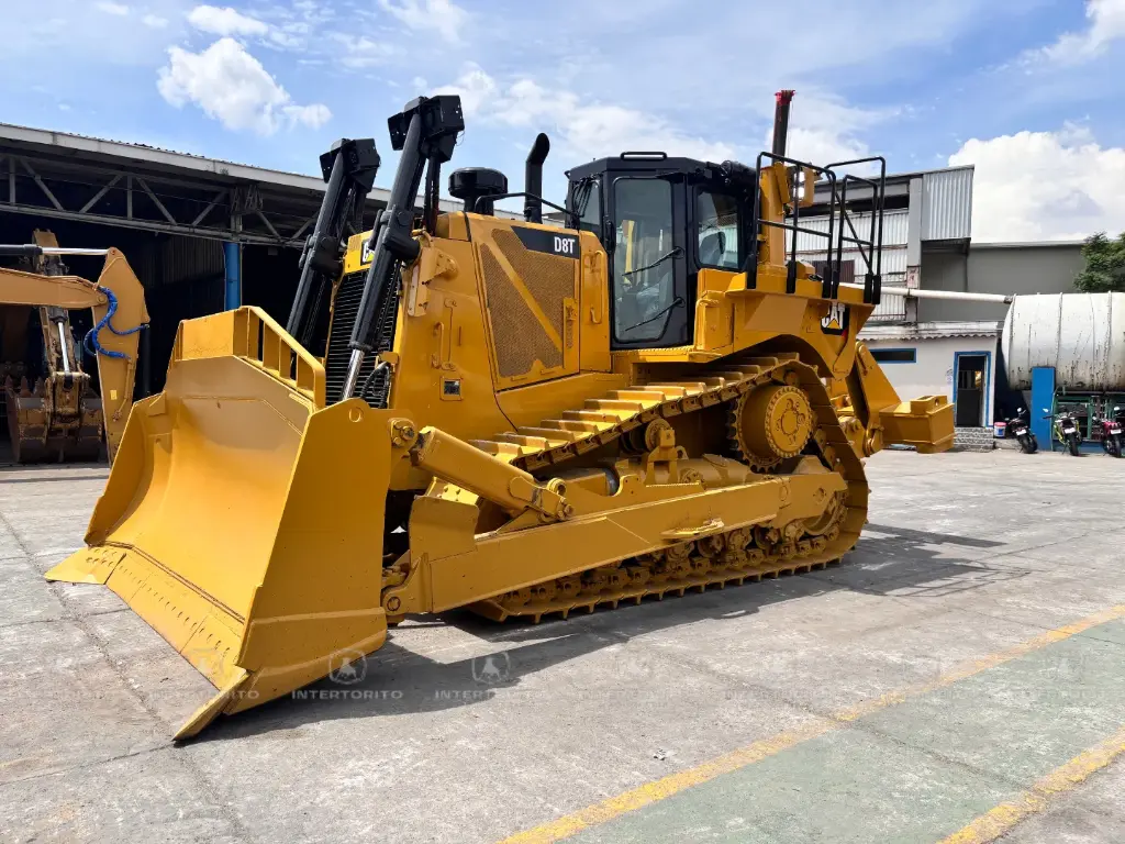 CAT D8T 1465 (7)_15_11zon.webp