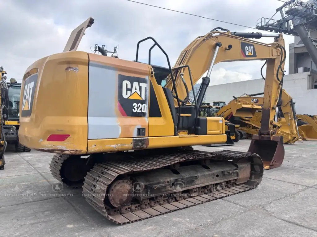 CAT 320 1990 (5)_14_11zon.webp