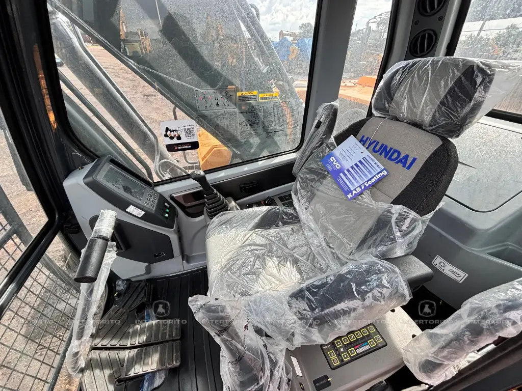 HYUNDAI R230LM 0127 (18)_24_11zon.webp