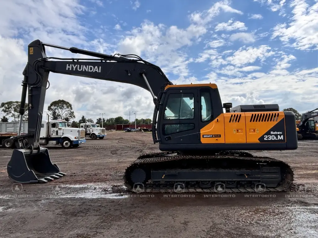 HYUNDAI R230LM 0127 (6)_12_11zon.webp