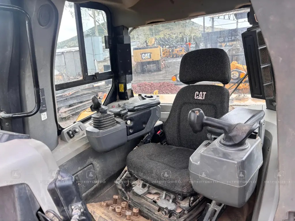 CAT D7E 0142 (12)_10_11zon.webp