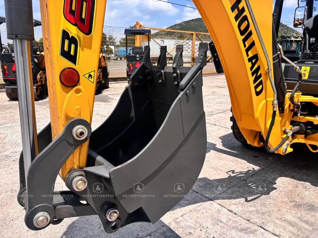 NH B80C 7820 (11)_10_11zon.webp