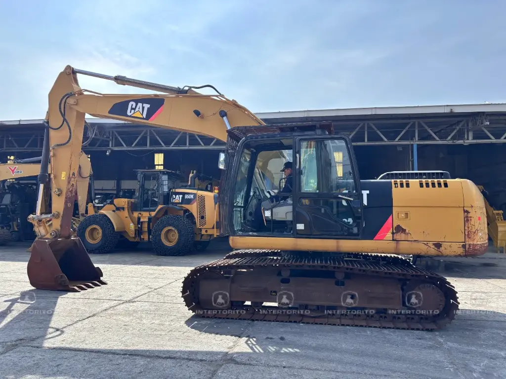 CAT 320D 9595 (6)_17_11zon.webp