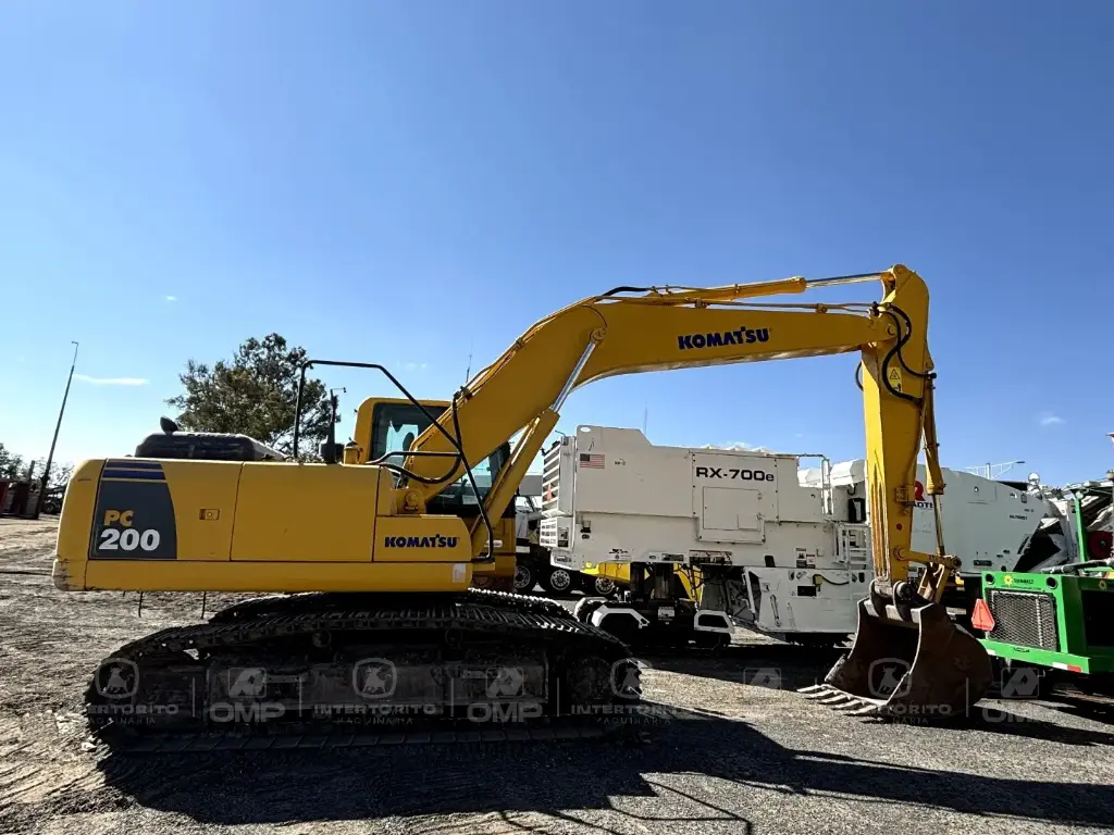 Excavadora KOMATSU PC200-8  