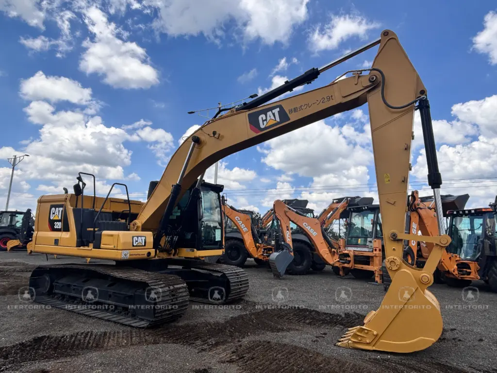 Excavadora CAT 320