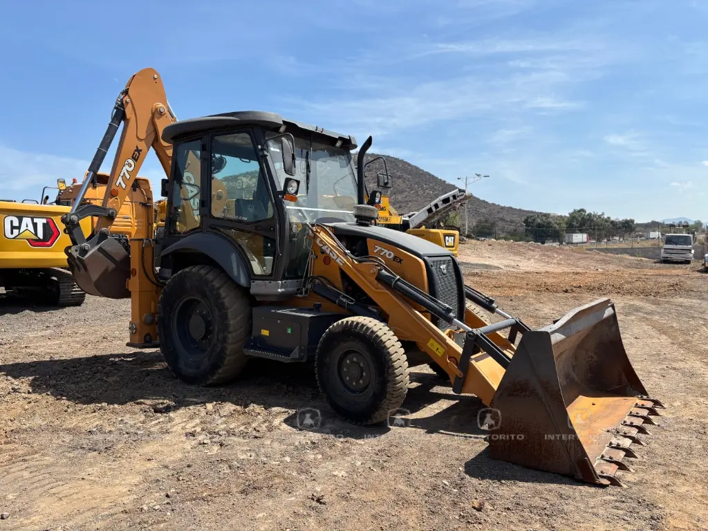 Retroexcavadora CASE 770EX