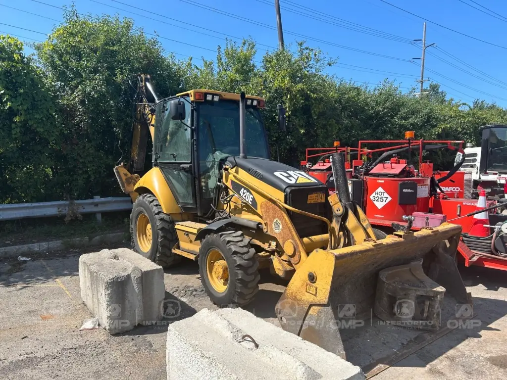 Retroexcavadora CAT 420 E 
