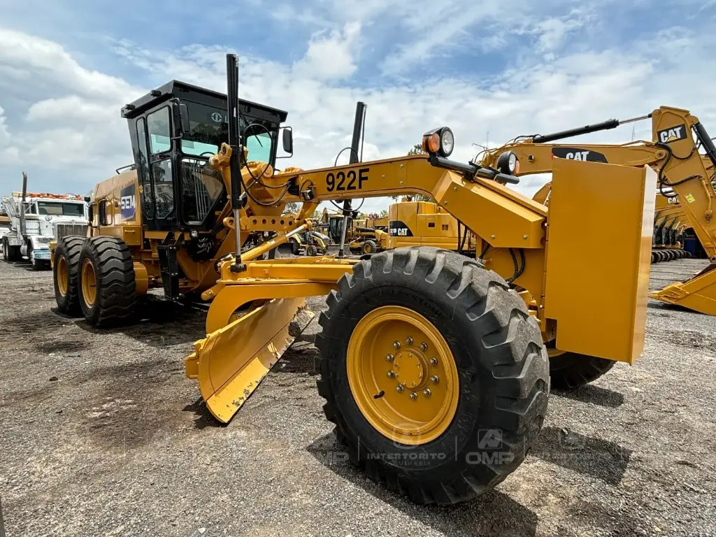 Motoniveladora SEM 922F