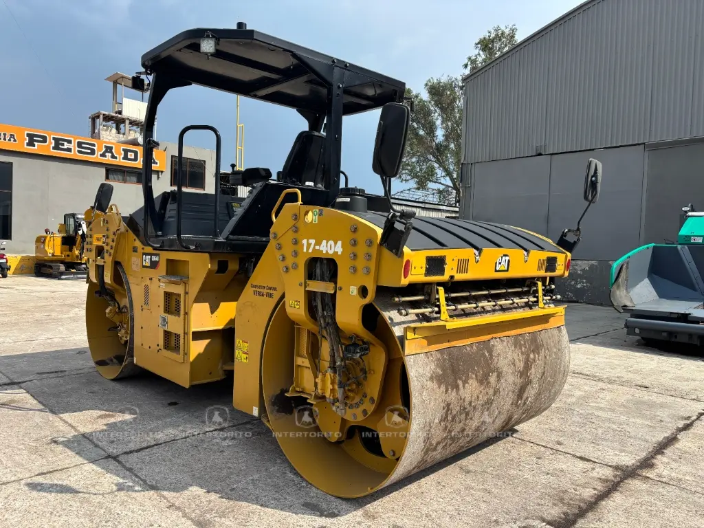 Vibrocompactador Tandem CAT CB64B