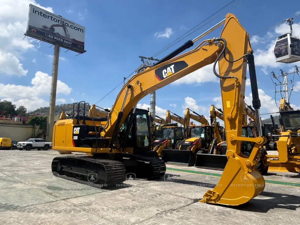 Excavadora CAT 320E