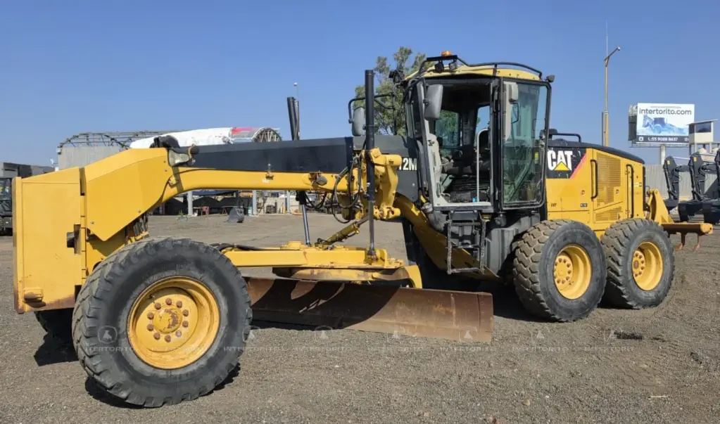 Motoniveladora CAT 12M