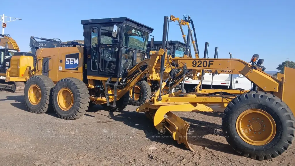 Motoniveladora SEM 920F