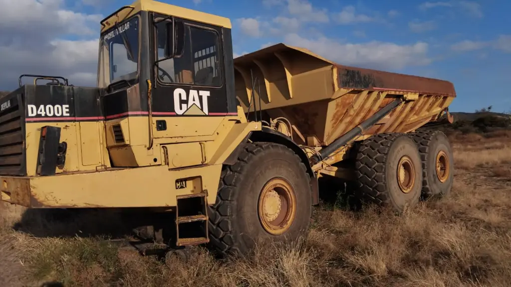 Camión articulado fuera de carretera Caterpillar modelo D400E (Año de fabricación 1998) Capacidad: 40ton. Motor CAT 3406