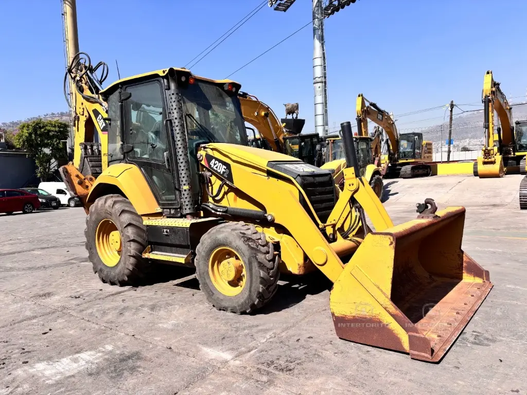 Retroexcavadora CAT 420F2 IT