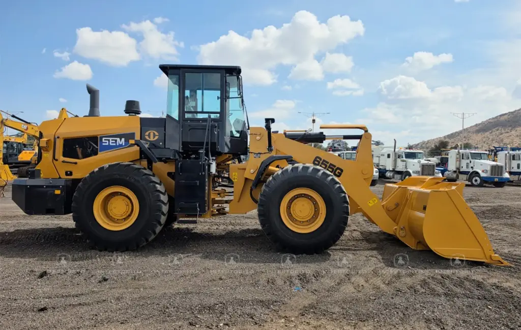 Cargador Frontal SEM 655G