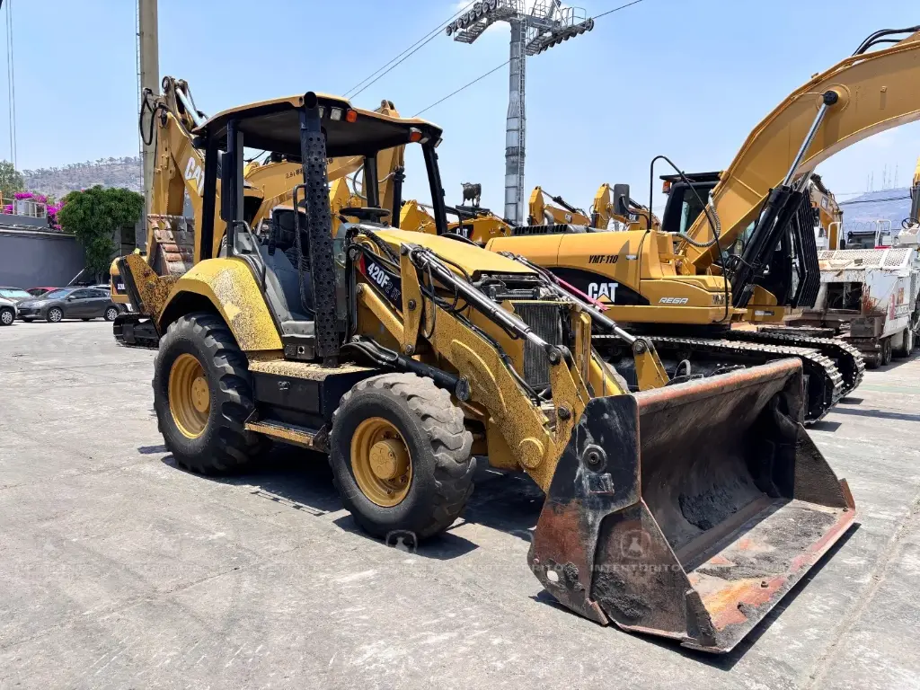 Retroexcavadora CAT 420F2