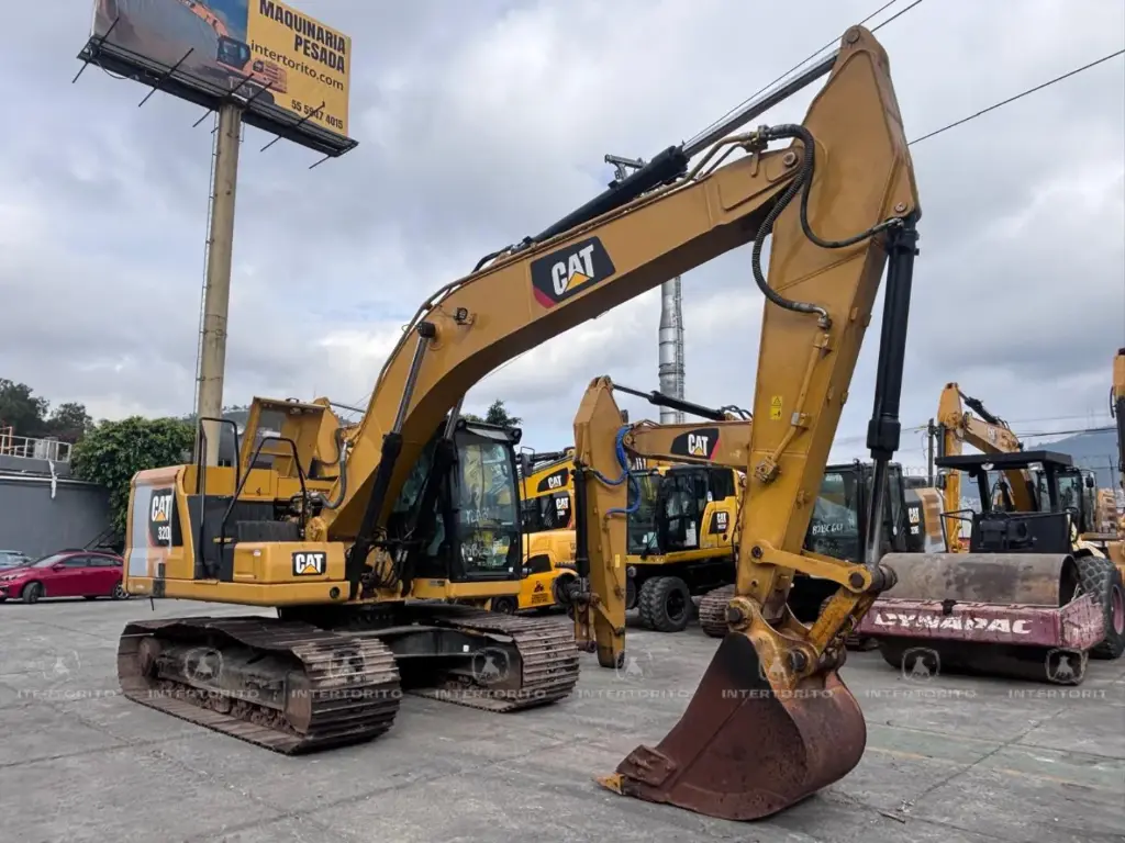 Excavadora CAT 320