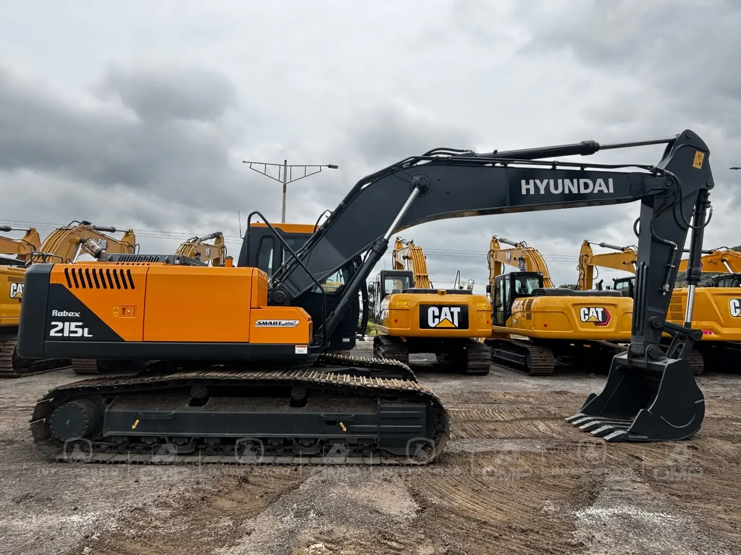EXCAVADORA HYUNDAI R215 L  LE0068714