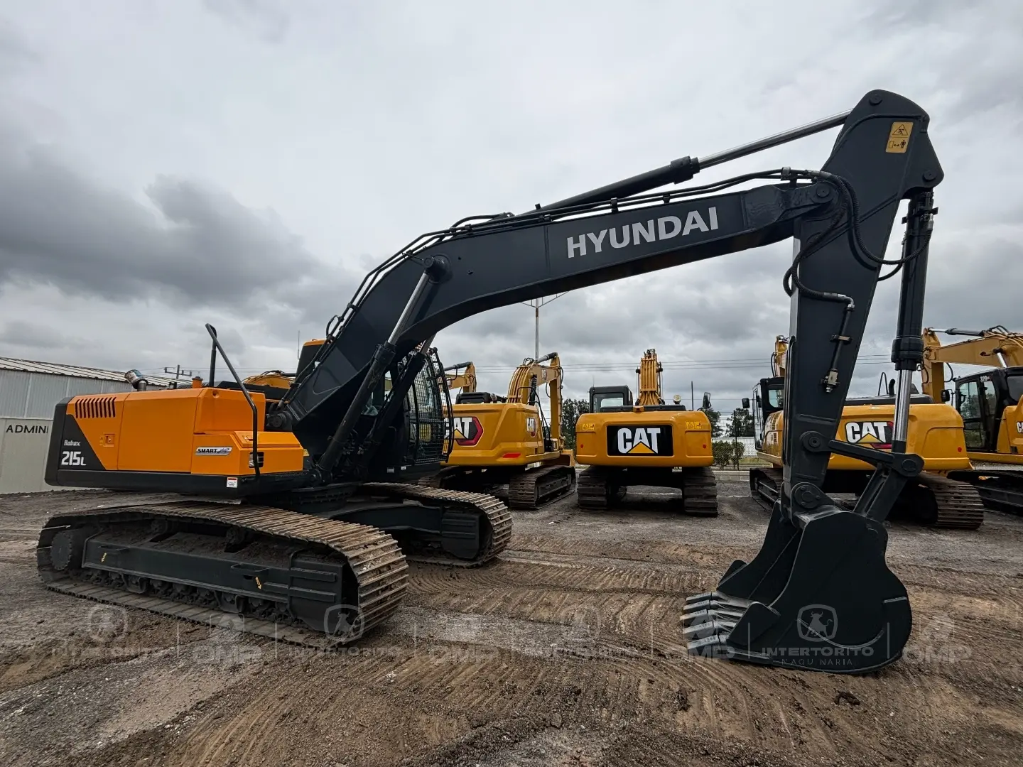EXCAVADORA HYUNDAI R215 L  PE0068798