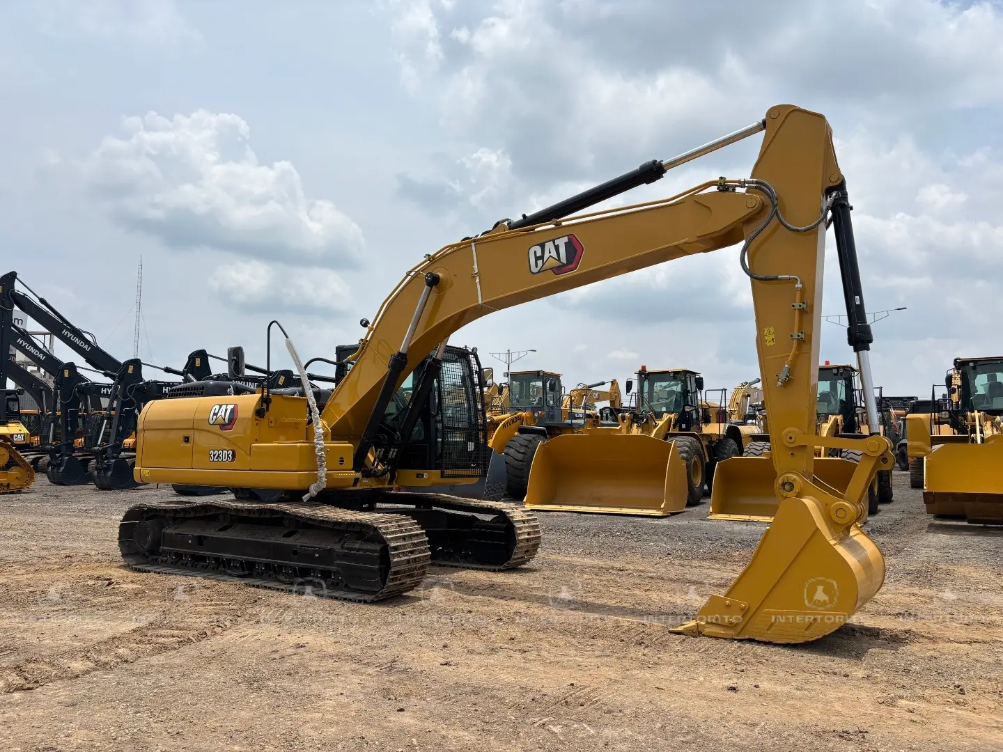 EXCAVADORA CAT 323 D3  GSR10028
