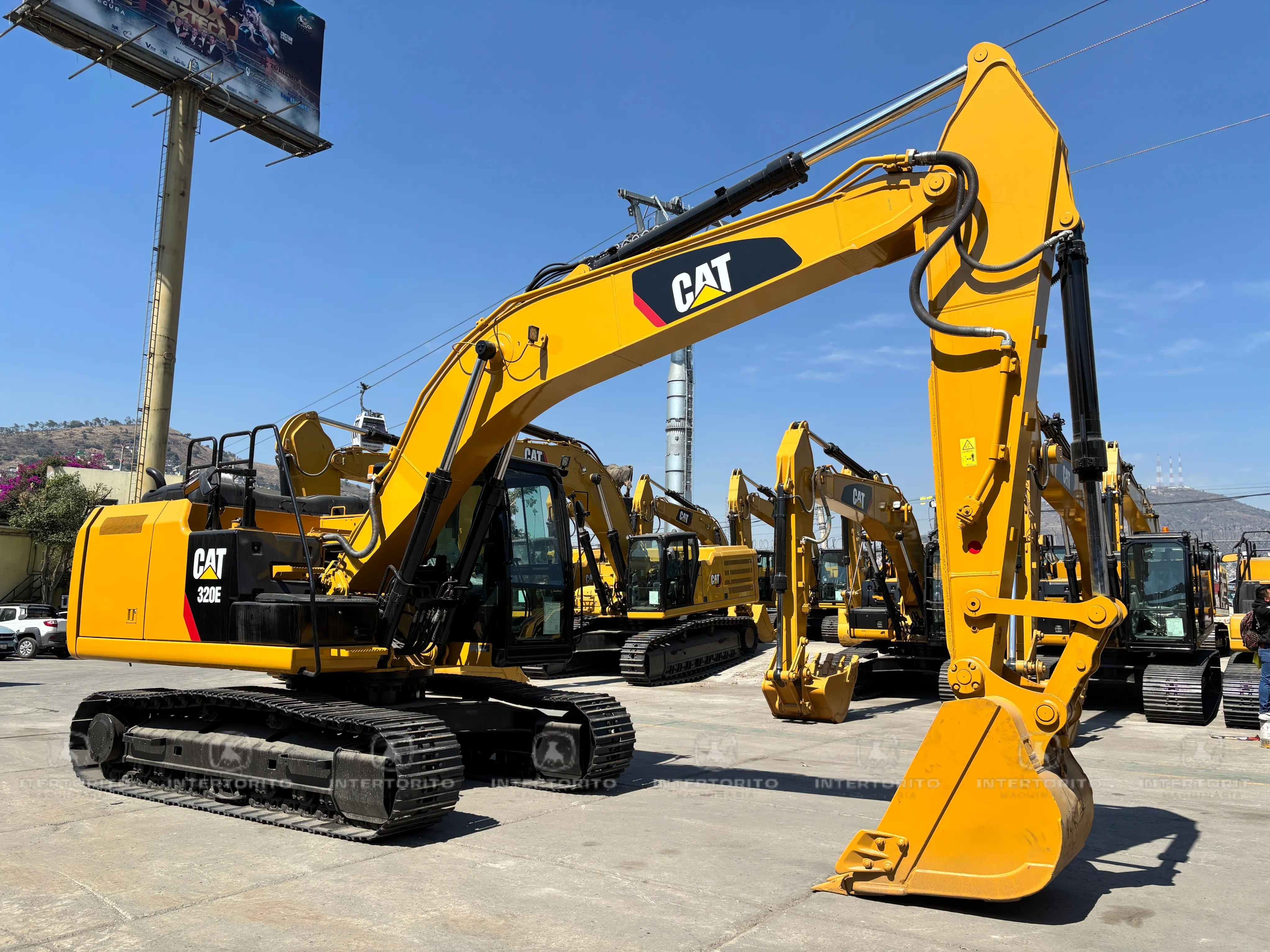 EXCAVADORA CAT 320E SXE01737