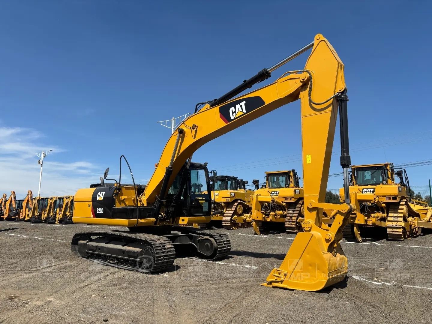EXCAVADORA CAT 320D BWZ08905