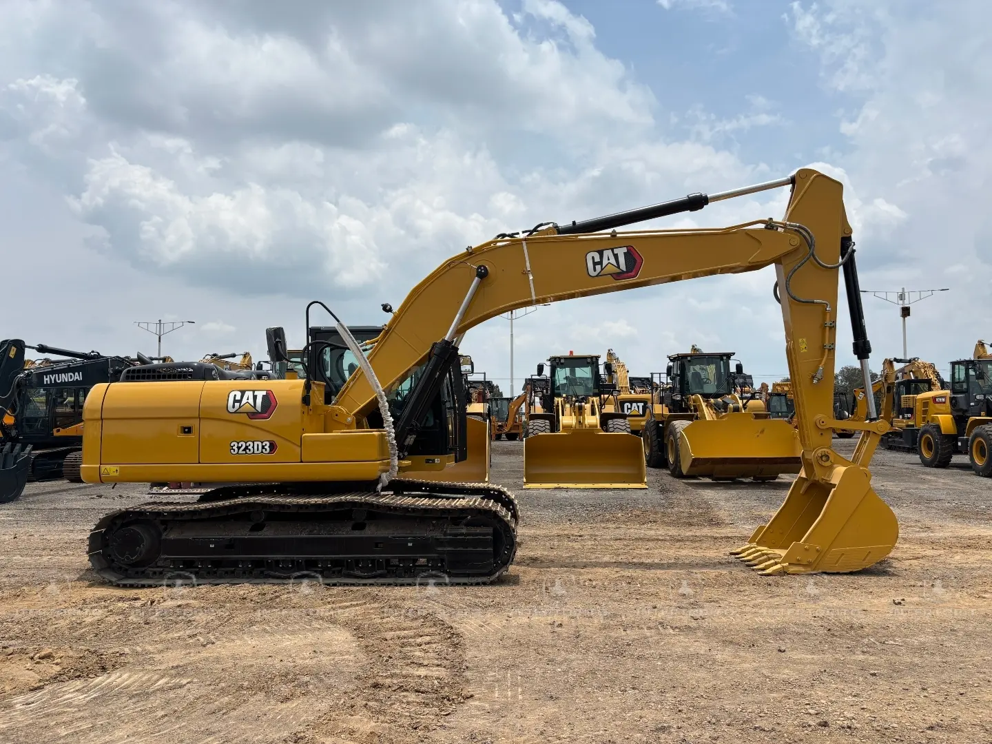 Excavadora CAT 323D3